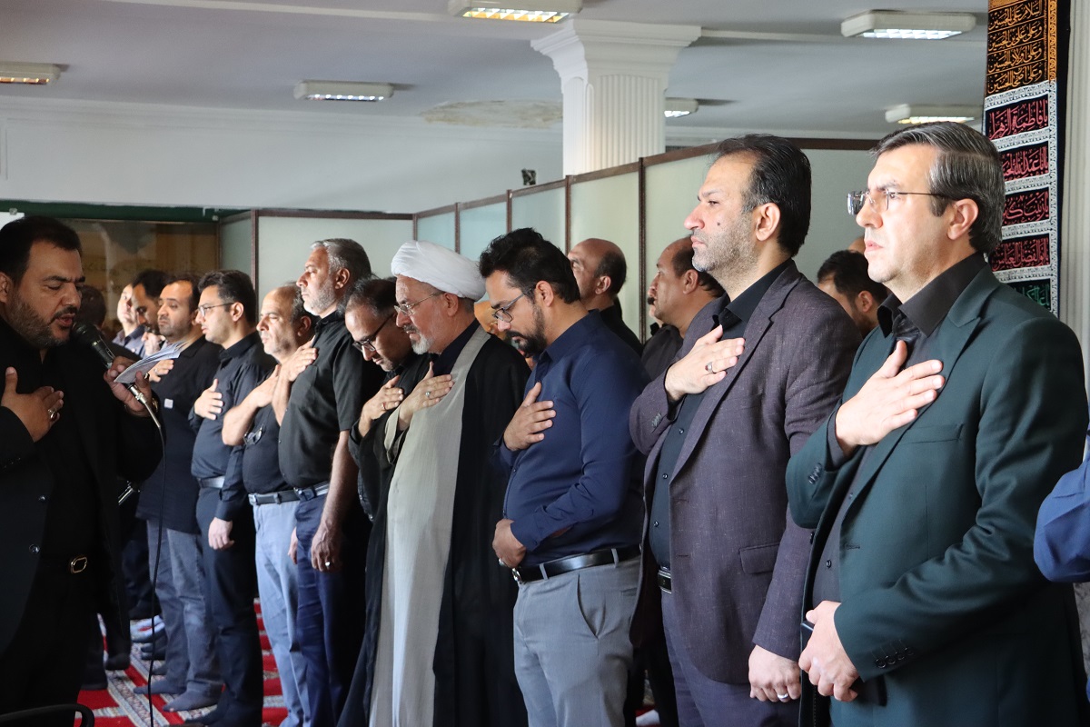 گزارش تصویری برگزاری پرفیض زیارت عاشورا همزمان با ایام محرم در محل ساختمان سردار شهید کاوه