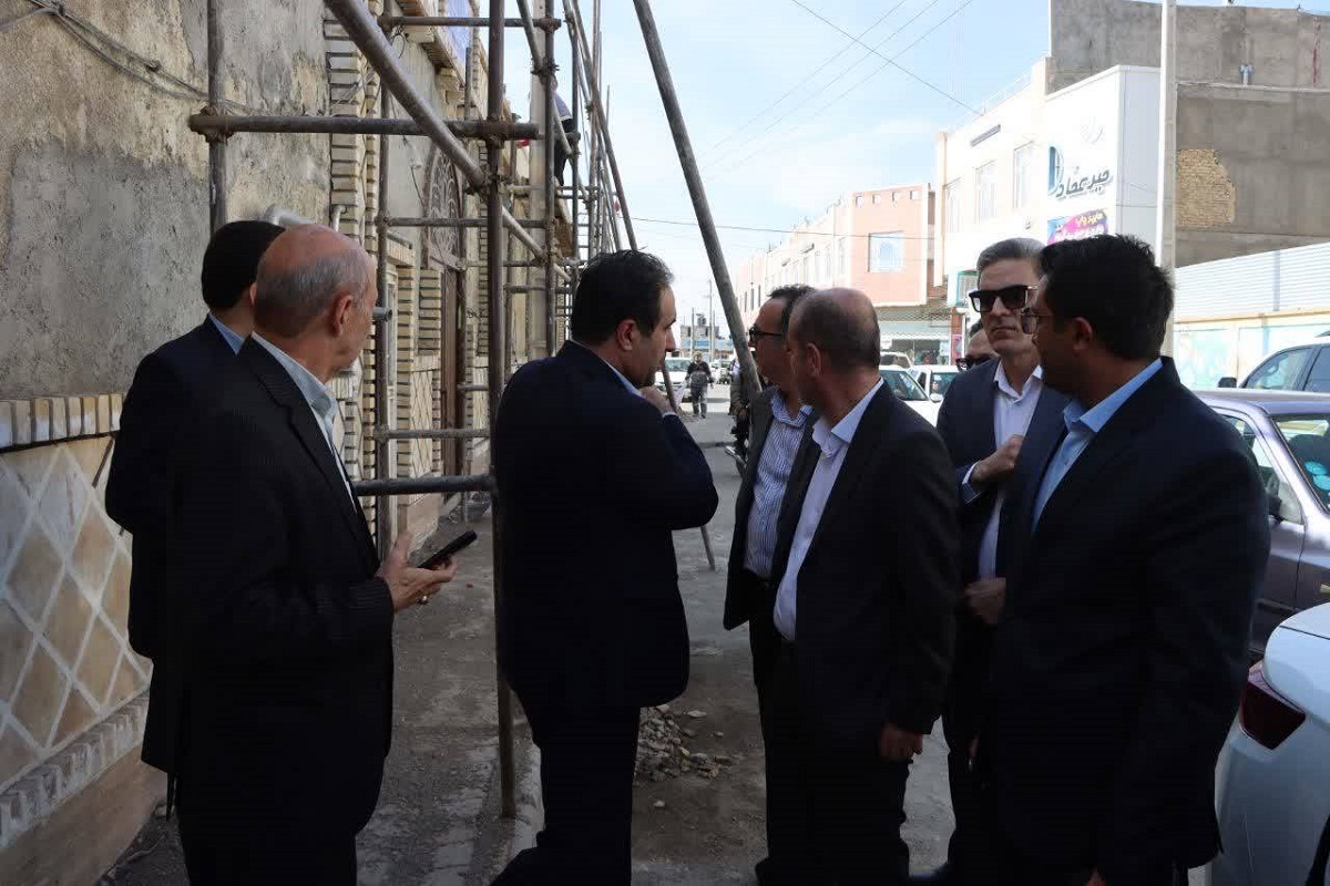 بازدید میدانی از بافت فرسوده و احیای زورخانه ذوالفقاری در بردسکن با حضور مسئولان ملی و استانی